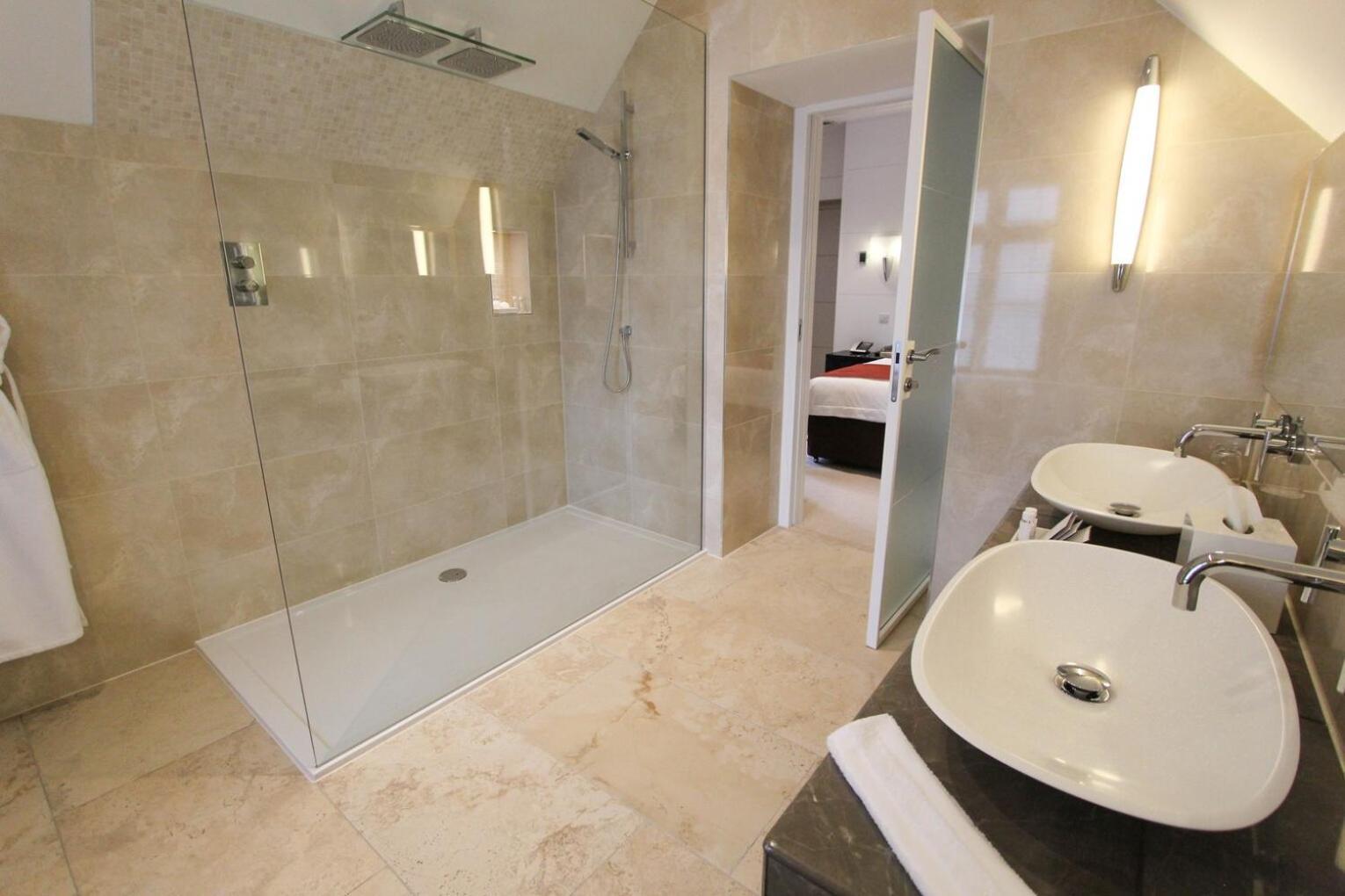 Cae Court Hotel بريدجيند المظهر الخارجي الصورة